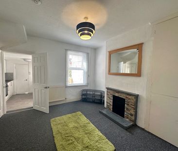 4 Bed Terraced House, Blenheim Road, RG1 - Photo 2