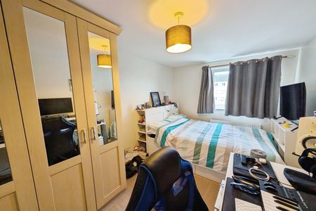 The Dell, Southampton, SO15 - Photo 2