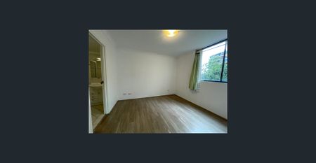 Spacious & Light-Filled 2 Bedroom, 2 Bathroom Apartment - Photo 2