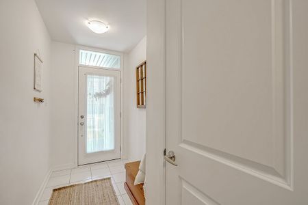 For Lease - 218 Huguenot Road, Oakville, Ontario - Photo 3