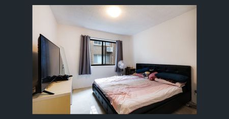 Two-bedroom unit in prime Southport location - Photo 2