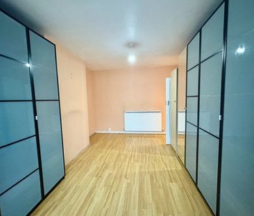 2 Bed Maisonette, Lyne Court, NW9 - Photo 2