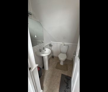 Room in a Shared House, Fitzneal Street, W12 - Photo 6