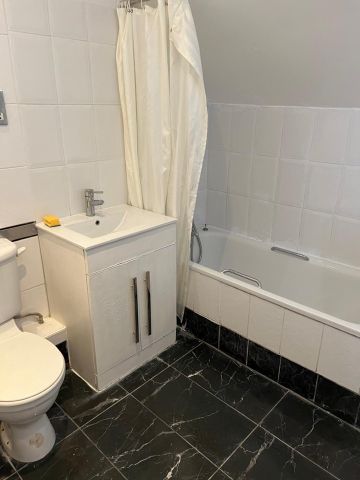 1 Bed Flat, The Mall, W5 - Photo 5