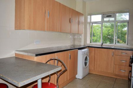 4 bedroom flat to rent - Photo 5