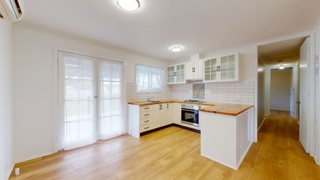 82 Jacaranda St, West Albury NSW 2640 - House For Rent | Domain - Photo 4