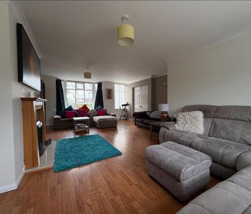 4 bedroom detached house to rent - Photo 2