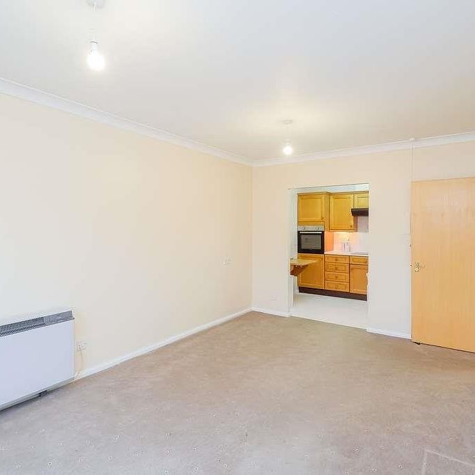 Beehive Lane, Ilford - Photo 1