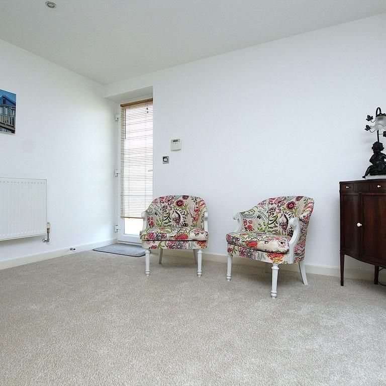 2 bedroom ground floor flat to rent - Photo 1