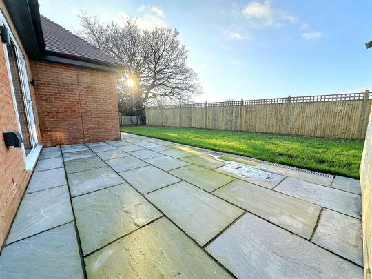 A 2 Bedroom Bungalow Instruction to Let in Bexhill-on-Sea - Photo 1