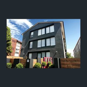 MODERN APARTMENT IN QUIET TREE LINED STREET - Photo 2