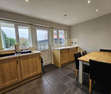 3 bedroom semi-detached house to rent - Photo 5