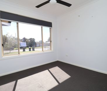12 Bamarook Crescent Glenfield Park NSW - Photo 4
