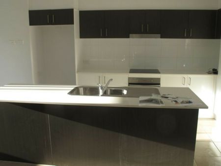 Looking for a fabulous split-level family home? - Photo 5