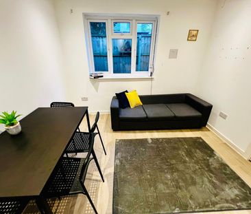 2 Bed Flat, Station Road, NW4 - Photo 1