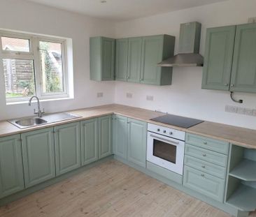2 bedroom semi-detached bungalow to rent - Photo 1