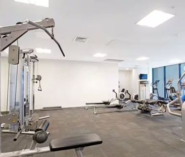 Fully Furnished Studio Apartment with Park Views in Melbourne CBD - Photo 6