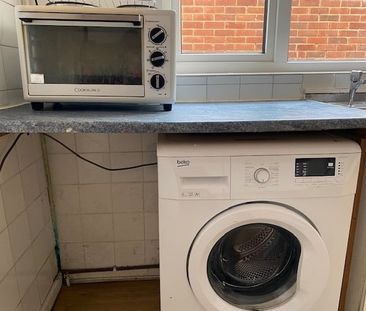 Room in a Shared House, Bedford Road, RG1 - Photo 1
