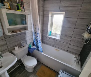 Beech Close - Photo 3