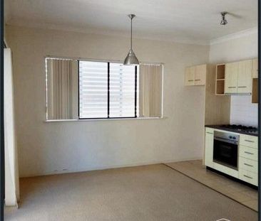 Spacious 1-Bedroom Apartment in West End â $450/week (Lease Break... - Photo 3