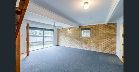 Beautiful Townhouse, in a great Location - Photo 4