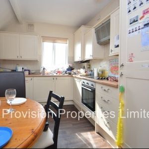 3 Bedroom for Rent in Leeds - Photo 2