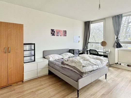 Compton Close, London - Photo 1