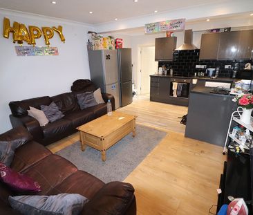 5 Bed Semi-Detached House, Sirdar Road, SO17 - Photo 3