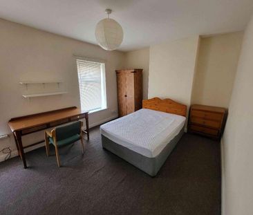 4 bedroom terraced house to rent - Photo 3