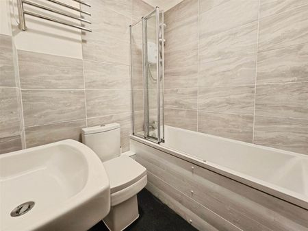 2 Bedroom Apartment to Rent in Baronson Gardens, Northampton, NN1 - Photo 2