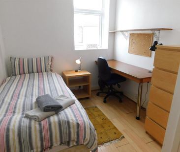 4 bedroom terraced house to rent - Photo 2