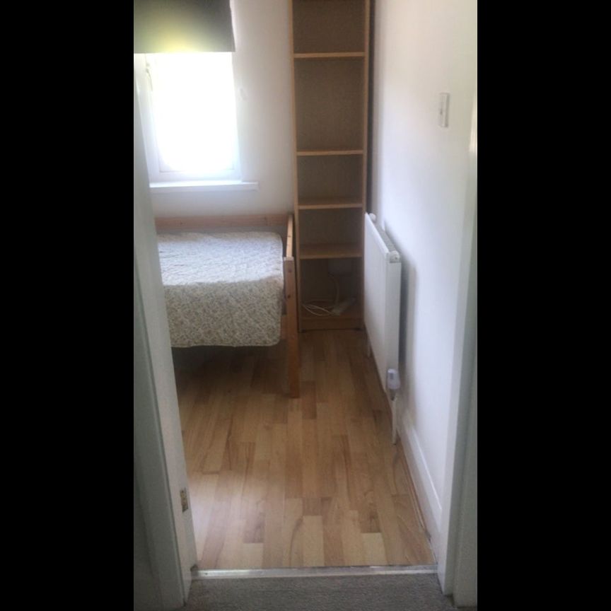 Room in a Shared House, Woodside Road, NG9 - Photo 1
