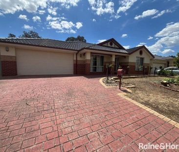 12 Loddon Close, Caroline Springs, VIC 3023 - Photo 2