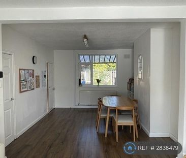 3 bedroom semi-detached house to rent - Photo 6