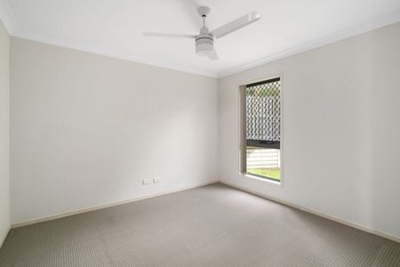 Spacious Four Bedroom Family Home - Photo 3