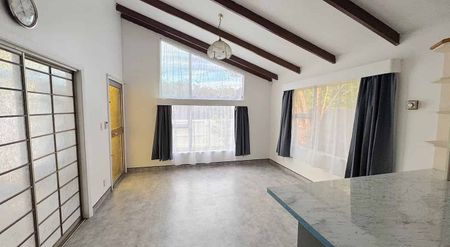 A home with new renovations - Photo 2