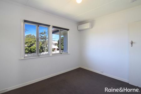 Location, Lifestyle & Liveability in Holland Park West - Photo 5