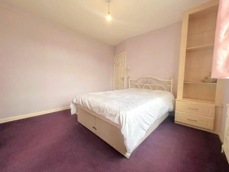 1 bedroom in a house share to rent - Photo 4