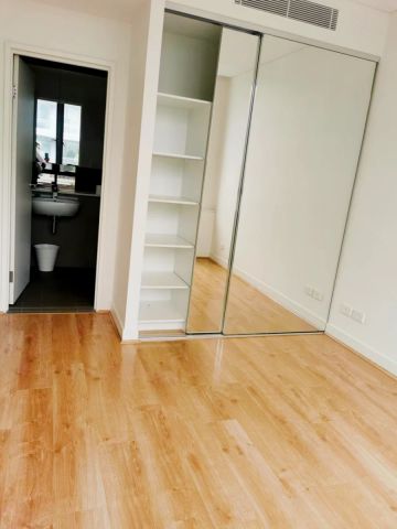 2 bed 2 bath - Photo 2