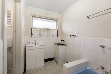 2/2 Arnott Street, Mont Albert North VIC 3129 - Apartment For Rent | Domain - Photo 5