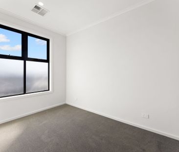 Brand New Townhouse Living in the Heart of Riverside Estate - Photo 3