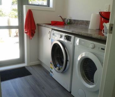 Aotea Spacious 4 Bedroom House - Pets negotiable - Photo 4