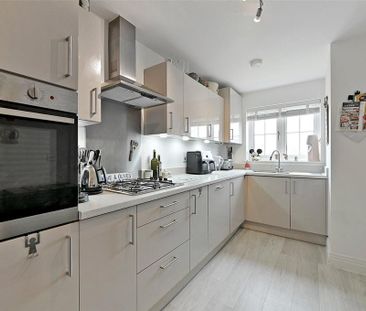 3 bedroom semi-detached house to rent - Photo 3