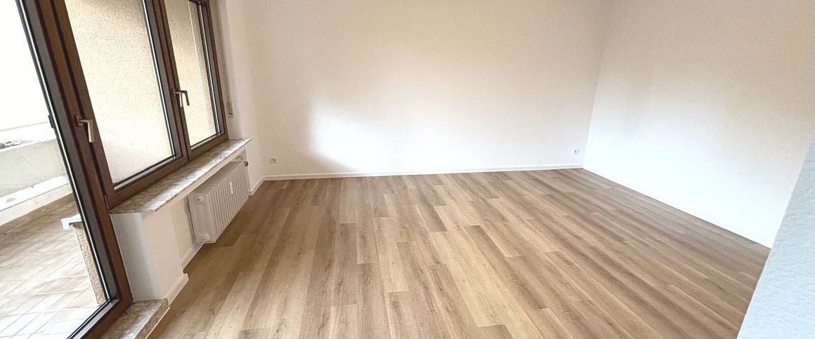 Frisch renovierte 3-Zimmer-Wohnung mit Balkon und neuer Einbauküche in ruhiger Lage - Photo 1