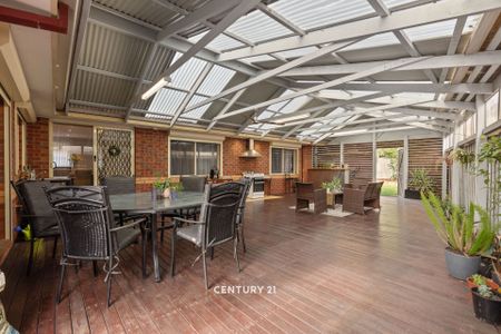Family Home in Prime Location! - Photo 4
