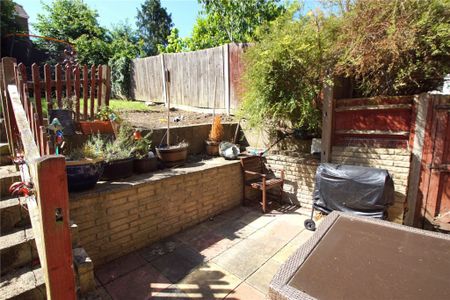3 bed Terraced House for rent - Photo 4