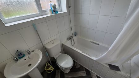 1 bed House Share - To Let - Photo 5
