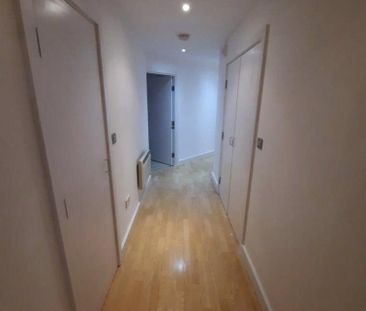 2 bedroom flat to rent - Photo 2