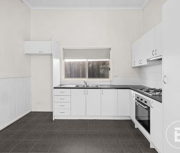 TWO BEDROOM COTTAGE CLOSE TO BALLARAT CBD - Photo 4
