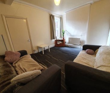 8 Bed Student Accommodation - Photo 1